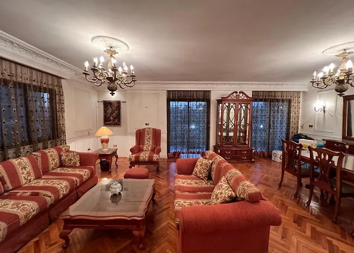 Cozy Apartment With Merryland Garden View